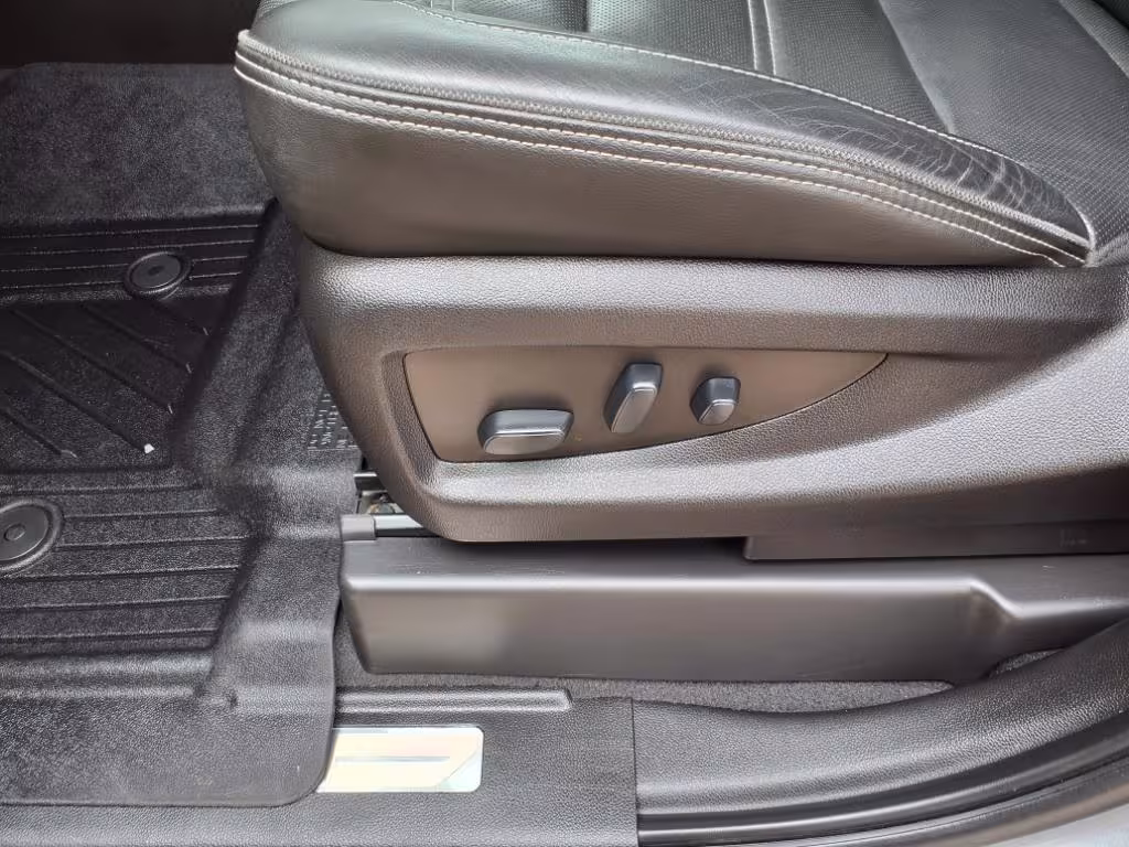 2019 GMC Yukon - 1GKS2CKJ6KR238092 - Image #3