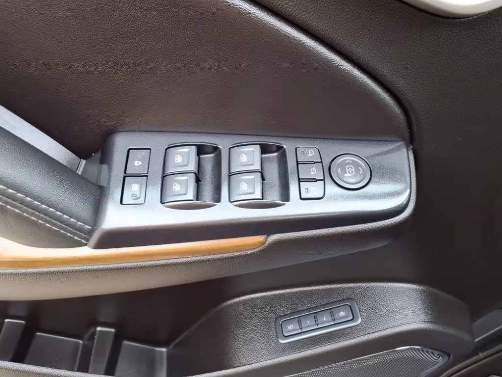 2019 GMC Yukon - 1GKS2CKJ6KR238092 - Image #9